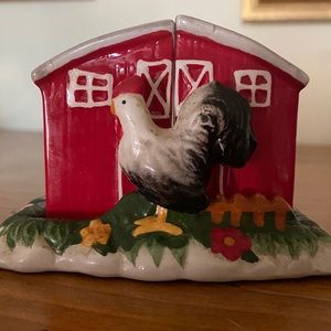 VINTAGE 3PC BARN ROOSTER SALT & PEPPER SHAKER